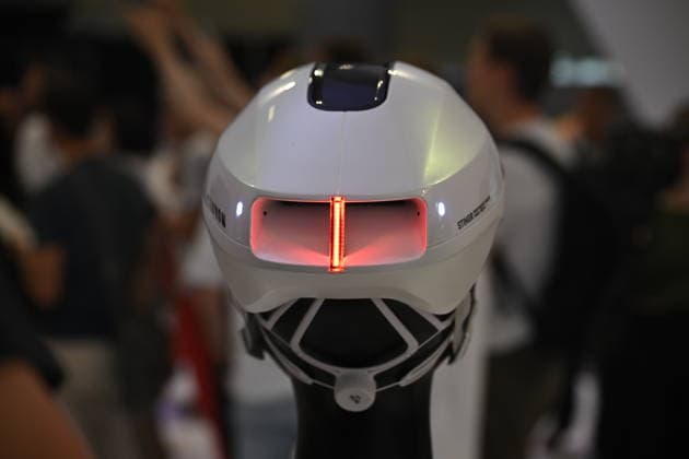 News Bilder des Tages Auf der Eurobike Messe in Frankfurt präsentiert das Unternehmen Canyon seine Innovationen im Bereich Fahrrad-Sicherheitstechnik. Die internationale Fahrradmesse bietet eine Plattform für Hersteller, um neue Technologien und Produkte der Branche zu präsentieren. *** At the Eurobike trade show in Frankfurt, Canyon is showcasing its innovations in bicycle safety technology. The international bicycle trade show provides a platform for manufacturers to showcase new technologies and products in the industry.,detected_source_language