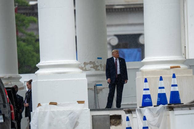 June 23, 2026, Washington, Dc, United States: President DONALD TRUMP departs the White House for a trip to Pennsylvania on June 23, 2026. The President paused briefly to examine the repairs underway to the North Portico columns at the White House. Washington United States  - ZUMAl312 20260623_znp_l312_007 Copyright: xAndrewxLeydenx
