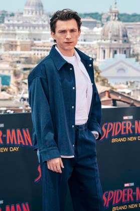 Tom Holland beim Photocall zum Kinofilm Spider-Man: Brand New Day auf der Terasse vom Hotel de la Ville. Rom, 23.06.2026 *** Tom Holland at the photocall for the movie Spider-Man Foto:xA.xM.xTinghinox xFuturexImagex spiderman_rom_6618