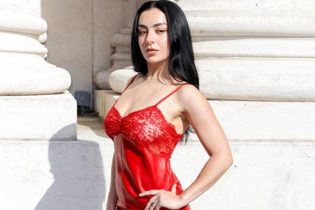 Charli XCX arrives at the second Saint Laurent Ready-to-Wear Men’s Spring Summer 2027 fashion show during Paris Fashion Week at the Bourse de Commerce Pinault Collection in Paris, France, on June 23, 2026. Olivier Borde, Bestimage. Celebrities await the Saint Laurent Men’s Spring Summer 2027 show as part of Paris Fashion Week on June 23, 2026, in Paris, France. Paris, France,detected_source_language  Copyright: xOLIVIERxBORDEx xBESTIMAGExOLIVIERxBORDEx xBESTIMAGEx