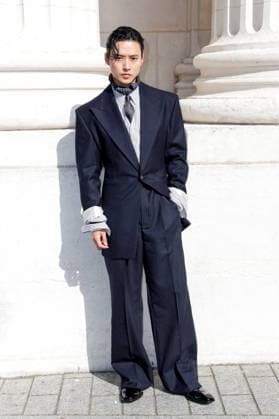 Kento Yamazaki at the end of the second Saint Laurent Ready-to-Wear Men’s Spring Summer 2027 fashion show during Paris Fashion Week at the Bourse de Commerce Pinault Collection in Paris, France, on June 23, 2026. Olivier Borde, Bestimage. Celebrities await the Saint Laurent Men’s Spring Summer 2027 show as part of Paris Fashion Week on June 23, 2026, in Paris, France. Paris, France,detected_source_language  Copyright: xOLIVIERxBORDEx xBESTIMAGExOLIVIERxBORDEx xBESTIMAGEx