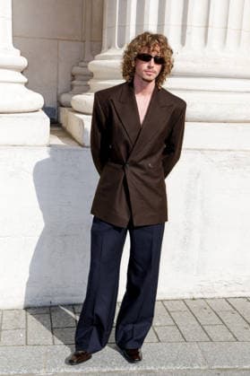 Jordan Huxhold at the end of the second Saint Laurent Ready-to-Wear Men’s Spring Summer 2027 fashion show during Paris Fashion Week at the Bourse de Commerce Pinault Collection in Paris, France, on June 23, 2026. Olivier Borde, Bestimage. Celebrities await the Saint Laurent Men’s Spring Summer 2027 show as part of Paris Fashion Week on June 23, 2026, in Paris, France. Paris, France,detected_source_language  Copyright: xOLIVIERxBORDEx xBESTIMAGExOLIVIERxBORDEx xBESTIMAGEx