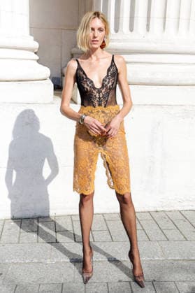 Anja Rubik arrives at the second Saint Laurent Ready-to-Wear Men’s Spring Summer 2027 fashion show during Paris Fashion Week at the Bourse de Commerce Pinault Collection in Paris, France, on June 23, 2026. Olivier Borde, Bestimage. Celebrities await the Saint Laurent Men’s Spring Summer 2027 show as part of Paris Fashion Week on June 23, 2026, in Paris, France. Paris, France,detected_source_language  Copyright: xOLIVIERxBORDEx xBESTIMAGExOLIVIERxBORDEx xBESTIMAGEx