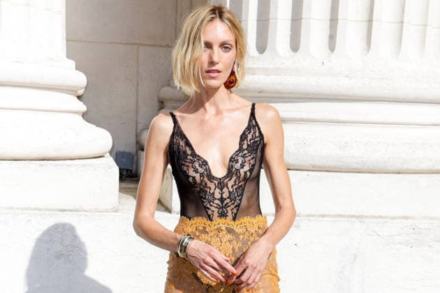 Anja Rubik arrives at the second Saint Laurent Ready-to-Wear Men’s Spring Summer 2027 fashion show during Paris Fashion Week at the Bourse de Commerce Pinault Collection in Paris, France, on June 23, 2026. Olivier Borde, Bestimage. Celebrities await the Saint Laurent Men’s Spring Summer 2027 show as part of Paris Fashion Week on June 23, 2026, in Paris, France. Paris, France,detected_source_language  Copyright: xOLIVIERxBORDEx xBESTIMAGExOLIVIERxBORDEx xBESTIMAGEx