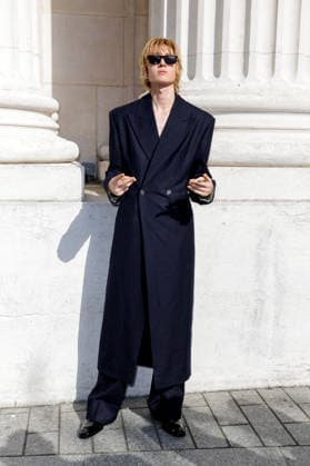 Martin Edwards at the end of the second Saint Laurent Ready-to-Wear Men’s Spring Summer 2027 fashion show during Paris Fashion Week at the Bourse de Commerce Pinault Collection in Paris, France, on June 23, 2026. Olivier Borde, Bestimage. Celebrities await the Saint Laurent Men’s Spring Summer 2027 show as part of Paris Fashion Week on June 23, 2026, in Paris, France. Paris, France,detected_source_language  Copyright: xOLIVIERxBORDEx xBESTIMAGExOLIVIERxBORDEx xBESTIMAGEx