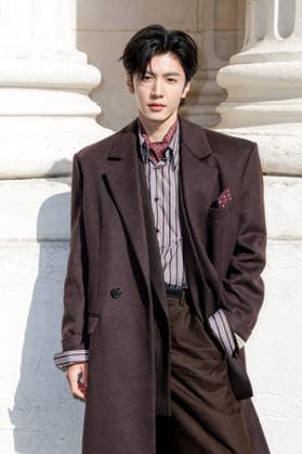 Chen Zheyuan at the end of the second Saint Laurent Ready-to-Wear Men’s Spring Summer 2027 fashion show during Paris Fashion Week at the Bourse de Commerce Pinault Collection in Paris, France, on June 23, 2026. Olivier Borde, Bestimage. Celebrities await the Saint Laurent Men’s Spring Summer 2027 show as part of Paris Fashion Week on June 23, 2026, in Paris, France. Paris, France,detected_source_language  Copyright: xOLIVIERxBORDEx xBESTIMAGExOLIVIERxBORDEx xBESTIMAGEx