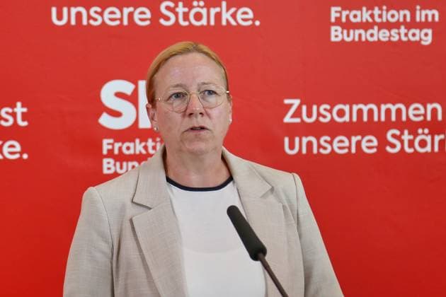 Berlin, Deutschland, 23.06.2026: Deutscher Bundestag: SPD-Fraktionssitzung: Dagmar Schmidt, SPD *** Berlin, Germany, June 23, 2026 German Bundestag SPD Caucus Meeting Dagmar Schmidt, SPD,detected_source_language Copyright: xdtsxNachrichtenagenturx dts_124658