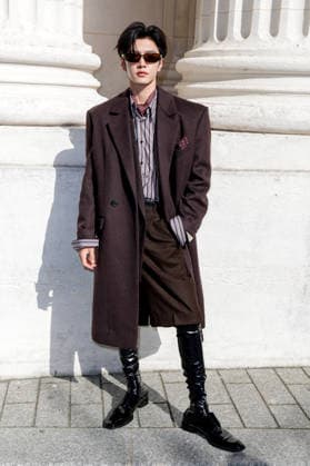 Chen Zheyuan at the end of the second Saint Laurent Ready-to-Wear Mens Spring Summer 2027 fashion show during Paris Fashion Week at the Bourse de Commerce Pinault Collection in Paris, France, on June 23, 2026. Olivier Borde, Bestimage. Celebrities await the Saint Laurent Men’s Spring Summer 2027 show as part of Paris Fashion Week on June 23, 2026, in Paris, France. Paris, France,detected_source_language  Copyright: xOLIVIERxBORDEx xBESTIMAGExOLIVIERxBORDEx xBESTIMAGEx