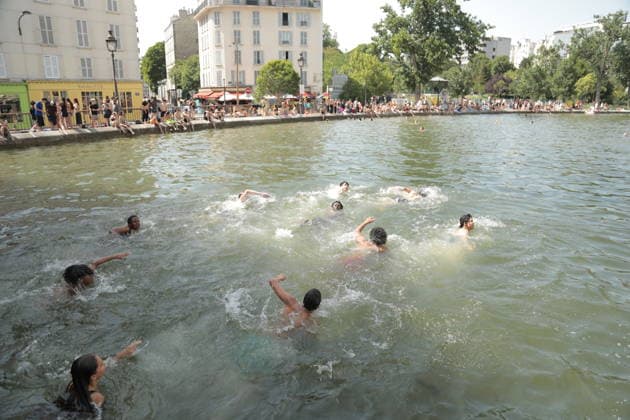 Parisians cool off at Canal Saint-Martin during heatwave PARIS, FRANCE - JUNE 23: People swim at Canal Saint-Martin to cool off during heatwave in Paris, France on June 23, 2026. Mohamad Salaheldin Abdelghani Alsayed Anadolu Paris France. Editorial use only. Please get in touch for any other usage.  Copyright: x2026xAnadoluxMohamadxSalaheldinxAbdelghanixAlsayedx