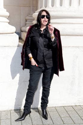 Béatrice Dalle arrives at the second Saint Laurent Ready-to-Wear Men’s Spring Summer 2027 fashion show during Paris Fashion Week at the Bourse de Commerce Pinault Collection in Paris, France, on June 23, 2026. Olivier Borde, Bestimage. Celebrities await the Saint Laurent Men’s Spring Summer 2027 show as part of Paris Fashion Week on June 23, 2026, in Paris, France. Paris, France,detected_source_language  Copyright: xOLIVIERxBORDEx xBESTIMAGExOLIVIERxBORDEx xBESTIMAGEx
