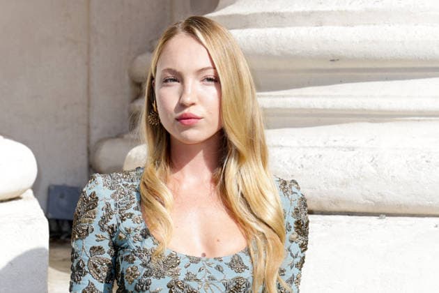 Lila Moss arrives at the second Saint Laurent Ready-to-Wear Men’s Spring Summer 2027 fashion show during Paris Fashion Week at the Bourse de Commerce Pinault Collection in Paris, France, on June 23, 2026. Olivier Borde Bestimage Celebrities await the Saint Laurent Men’s Spring Summer 2027 show as part of Paris Fashion Week on June 23, 2026, in Paris, France. Paris, France,detected_source_language  Copyright: xOLIVIERxBORDEx xBESTIMAGExOLIVIERxBORDEx xBESTIMAGEx