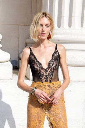 Anja Rubik arrives at the second Saint Laurent Ready-to-Wear Men’s Spring Summer 2027 fashion show during Paris Fashion Week at the Bourse de Commerce Pinault Collection in Paris, France, on June 23, 2026. Olivier Borde, Bestimage. Celebrities await the Saint Laurent Men’s Spring Summer 2027 show as part of Paris Fashion Week on June 23, 2026, in Paris, France. Paris, France,detected_source_language  Copyright: xOLIVIERxBORDEx xBESTIMAGExOLIVIERxBORDEx xBESTIMAGEx