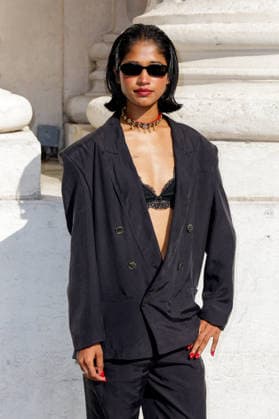 Urmila Pabale arrives at the second Saint Laurent Ready-to-Wear Mens Spring Summer 2027 fashion show during Paris Fashion Week at the Bourse de Commerce Pinault Collection in Paris, France, on June 23, 2026. Olivier Borde, Bestimage. Celebrities await the Saint Laurent Men’s Spring Summer 2027 show as part of Paris Fashion Week on June 23, 2026, in Paris, France. Paris, France,detected_source_language  Copyright: xOLIVIERxBORDEx xBESTIMAGExOLIVIERxBORDEx xBESTIMAGEx