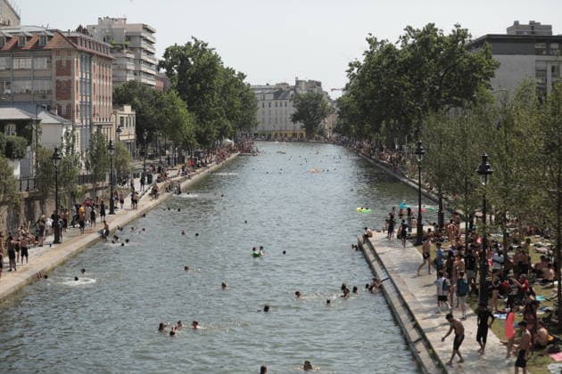 Parisians cool off at Canal Saint-Martin during heatwave PARIS, FRANCE - JUNE 23: People swim at Canal Saint-Martin to cool off during heatwave in Paris, France on June 23, 2026. Mohamad Salaheldin Abdelghani Alsayed Anadolu Paris France. Editorial use only. Please get in touch for any other usage.  Copyright: x2026xAnadoluxMohamadxSalaheldinxAbdelghanixAlsayedx