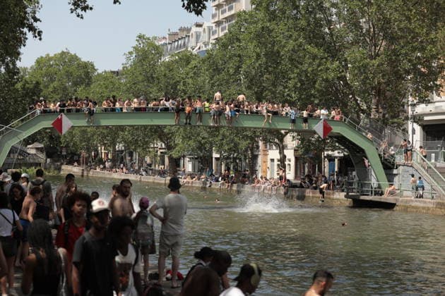 Parisians cool off at Canal Saint-Martin during heatwave PARIS, FRANCE - JUNE 23: People swim at Canal Saint-Martin to cool off during heatwave in Paris, France on June 23, 2026. Mohamad Salaheldin Abdelghani Alsayed Anadolu Paris France. Editorial use only. Please get in touch for any other usage.  Copyright: x2026xAnadoluxMohamadxSalaheldinxAbdelghanixAlsayedx