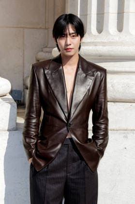 Ahn Hyo-seop arrives at the second Saint Laurent Ready-to-Wear Men’s Spring Summer 2027 fashion show during Paris Fashion Week at the Bourse de Commerce Pinault Collection in Paris, France, on June 23, 2026. Olivier Borde, Bestimage. Celebrities await the Saint Laurent Men’s Spring Summer 2027 show as part of Paris Fashion Week on June 23, 2026, in Paris, France. Paris, France,detected_source_language  Copyright: xOLIVIERxBORDEx xBESTIMAGExOLIVIERxBORDEx xBESTIMAGEx