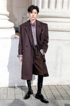 Chen Zheyuan at the end of the second Saint Laurent Ready-to-Wear Mens Spring Summer 2027 fashion show during Paris Fashion Week at the Bourse de Commerce Pinault Collection in Paris, France, on June 23, 2026. Olivier Borde, Bestimage. Celebrities await the Saint Laurent Men’s Spring Summer 2027 show as part of Paris Fashion Week on June 23, 2026, in Paris, France. Paris, France,detected_source_language  Copyright: xOLIVIERxBORDEx xBESTIMAGExOLIVIERxBORDEx xBESTIMAGEx