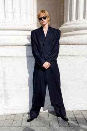 Martin Edwards at the end of the second Saint Laurent Ready-to-Wear Men’s Spring Summer 2027 fashion show during Paris Fashion Week at the Bourse de Commerce Pinault Collection in Paris, France, on June 23, 2026. Olivier Borde, Bestimage. Celebrities await the Saint Laurent Men’s Spring Summer 2027 show as part of Paris Fashion Week on June 23, 2026, in Paris, France. Paris, France,detected_source_language  Copyright: xOLIVIERxBORDEx xBESTIMAGExOLIVIERxBORDEx xBESTIMAGEx