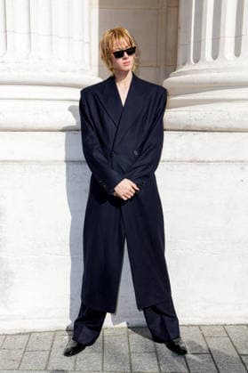 Martin Edwards at the end of the second Saint Laurent Ready-to-Wear Men’s Spring Summer 2027 fashion show during Paris Fashion Week at the Bourse de Commerce Pinault Collection in Paris, France, on June 23, 2026. Olivier Borde, Bestimage. Celebrities await the Saint Laurent Men’s Spring Summer 2027 show as part of Paris Fashion Week on June 23, 2026, in Paris, France. Paris, France,detected_source_language  Copyright: xOLIVIERxBORDEx xBESTIMAGExOLIVIERxBORDEx xBESTIMAGEx