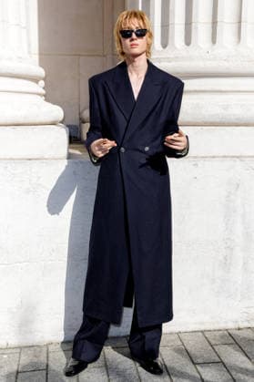 Martin Edwards at the end of the second Saint Laurent Ready-to-Wear Men’s Spring Summer 2027 fashion show during Paris Fashion Week at the Bourse de Commerce Pinault Collection in Paris, France, on June 23, 2026. Olivier Borde, Bestimage. Celebrities await the Saint Laurent Men’s Spring Summer 2027 show as part of Paris Fashion Week on June 23, 2026, in Paris, France. Paris, France,detected_source_language  Copyright: xOLIVIERxBORDEx xBESTIMAGExOLIVIERxBORDEx xBESTIMAGEx