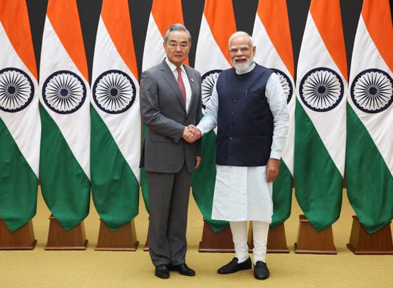 News Bilder des Tages (260623) -- NEW DELHI, June 23, 2026 -- Indian Prime Minister Narendra Modi meets with Wang Yi, a member of the Political Bureau of the Communist Party of China Central Committee and director of the Office of the Central Commission for Foreign Affairs, in New Delhi, India, June 23, 2026. Wang is in New Delhi for the 16th Meeting of BRICS National Security Advisors and High Representatives on National Security. ( Handout via Xinhua) INDIA-NEW DELHI-CHINA-WANG YI-MODI-MEETING IndiaxNationalxSecurityxCouncil 