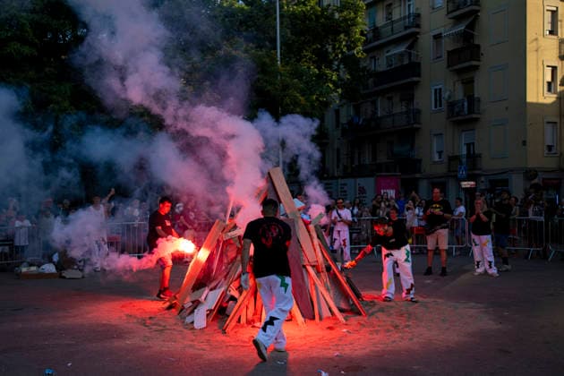 Celebration of the traditional Sant Joan festival in Barcelona A bonfire during the celebration of the traditional Sant Joan festival, on June 23, 2026, in Barcelona, Catalonia, Spain. This iconic folk festival, characterized by bonfires, firecrackers, and family and neighborhood gatherings to eat the traditional coca, brings together thousands of Barcelona residents in the streets, the city’s squares and beaches to celebrate the shortest night of the year and welcome the summer solstice in a festive atmosphere marked by the arrival of the Flame of Canigó. Lorena Sopê BARCELONA SPAIN BARCELONA SPAIN SPAIN,detected_source_language  Copyright: xLorenaxSopÃªnax 7618141