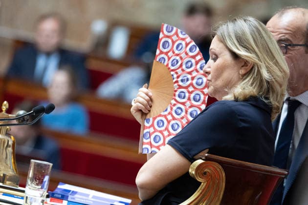 Questions to the government at The National Assembly - Paris President of the French National Assembly Yael Braun Pivet uses a hand fan during a session of questions to the government at The National Assembly, France s lower house of parliament in Paris on June 23, 2026. Photo by Raphael Lafargue ABACAPRESS.COM Paris France  Copyright: xLafarguexRaphael ABACAx