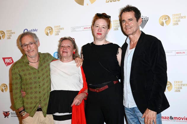 Entertainment Bilder des Tages Dani Levy, Susanne Petersen, Rike Link und Tom Tykwer bei der 68. Verleihung vom Ernst-Lubitsch-Preis 2026 im Kino Babylon. Berlin, 23.06.2026 *** Dani Levy, Susanne Petersen, Rike Link, and Tom Tykwer at the 68th Ernst Lubitsch Prize ceremony in 2026 at the Babylon Berlin cinema, June 23, 2026,detected_source_language Foto:xN.xKubelkax xFuturexImagex lubitsch_6631