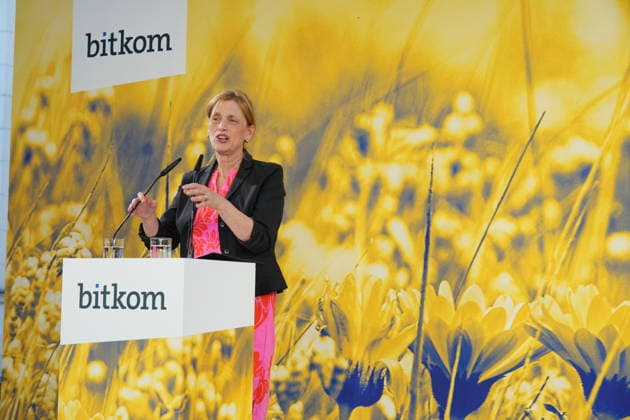 Berlin, bitkom Sommerfest Veranstaltung im Hamburger Bahnhof Berlin GER, Berlin, 20260623, Veranstaltung von bitkom, beim Hamburger Bahnhof, Sommerfest, mit Ministerin Karin Prien, für Bildung, Familie, Senioren, Frauen und Jugend, *** Event at the Hamburger Bahnhof Berlin GER, Berlin, June 23, 2026, organized by bitkom, at the Hamburger Bahnhof, summer festival, featuring Minister Karin Prien, Minister for Education, Family, Senior Citizens, Women, and Youth,,detected_source_language