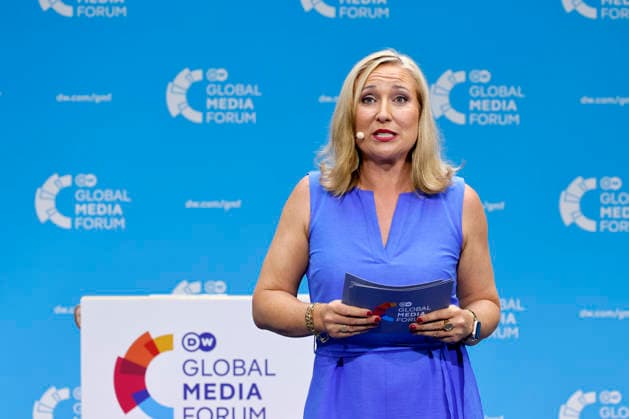 Journalistin Courtney C. Radsch, Leiterin des Think Tank Center for Journalism & Liberty beim Open Markets Institute spricht beim Deutsche Welle Global Media Forum 2026 unter dem Motto Journalism out loud im ehemaligen Plenarsaal des Bundestages im World Conference Center Bonn. Die Deutsche Welle ist der Auslandsrundfunk der Bundesrepublik Deutschland. Bonn, 23.06.2026 NRW Deutschland *** Journalist Courtney C. Radsch, director of the Center for Journalism Liberty think tank at the Open Markets Institute, will speak at the Deutsche Welle Global Media Forum 2026, themed Journalism out loud, in the former plenary hall of the Bundestag at the World Conference Center Bonn. Deutsche Welle is the international broadcaster of the Federal Repub Copyright: xChristophxHardtx