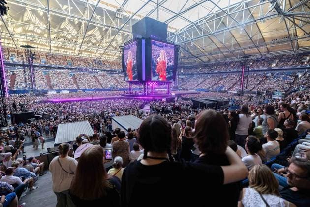 Helene Fischer 360-Grad Tour ** NUR FÜR REDAKTIONELLE ZWECKE ** EDITORIAL USE ONLY **<p>Helene Fischer 360-Grad Tour am 23.06.2026 in der Veltins Arena in Gelsenkirchen. Gelsenkirchen Copyright: JonasxRichter *** Helene Fischer 360-Degree Tour FOR EDITORIAL USE ONLY EDITORIAL USE ONLY p Helene Fischer 360 Degree Tour on June 23, 2026, at the Veltins Arena in Gelsenkirchen, Gelsenkirchen. Copyright JonasxRichter,detected_source_language Copyright: JonasxRichter doc86f204p3izqgo7f6p50 ,EDITORIAL USE ONLY