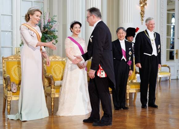 Prime Minister Bart De Wever, is welcomed by, Queen Mathilde of Belgium, Japanese Empress Masako, Japanese Emperor Naruhito and King Philippe - Filip of Belgium prior to the state banquet at the Castle of Laeken - Laken, Brussels, during the official state visit of the Japanese Emperor and Empress to Belgium on Tuesday 23 June 2026. The Emperor and Empress of Japan visit Belgium from June 20-25.  BENOITxDOPPAGNE 179018783