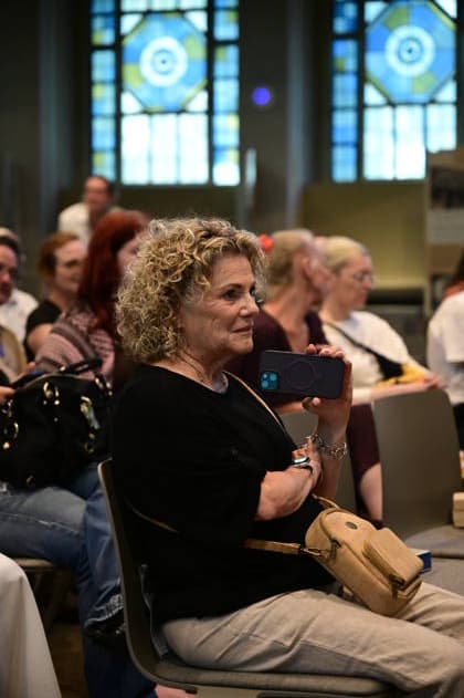 Judi Hannes Mendelsohn bei der Premiere des MDR-Dokumentarfilms Wir sind hier! über das Mitzvah-Projekt und Amanda Hannes im Rahmen der Jüdische Gedenkwoche im Kulturforum Görlitzer Synagoge. 23.06.2026 *** Judi Hannes Mendelsohn at the premiere of the MDR documentary Wir sind hier about the Mitzvah Project and Amanda Hannes as part of Jewish Remembrance Week at the Kulturforum Görlitzer Synagogue on June 23, 2026,detected_source_language Copyright: xMatthiasxWehnertx