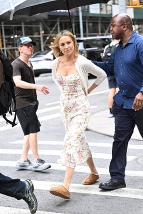 Kate Hudson and Javier Bardem spotted filming Amazon MGM Studios romantic comedy Hello & Paris in New York City Featuring: Kate Hudson Where: New York City, New York, United States When: 23 Jun 2026 Credit: Elder Ordonez INSTARimages EDITORIAL USE ONLY. NOT FOR USE BY NEWSPAPERS BASED IN THE UK. Copyright: xx instar55797365