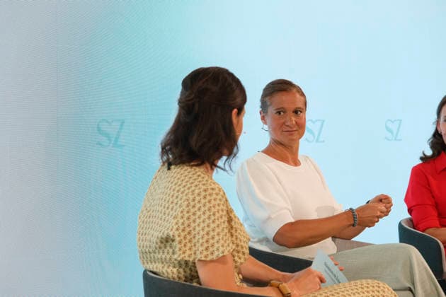 Marie Jaroni im Bühnengespräch beim SZ-Nachhaltigkeitsgipfel Marie Jaroni im Bühnengespräch beim SZ-Nachhaltigkeitsgipfel. Mit auf der Bühne sind Rainer Quitzow und Rita Schwarzelühr-Sutter *** Marie Jaroni in a panel discussion at the SZ Sustainability Summit Marie Jaroni in a panel discussion at the SZ Sustainability Summit Joining her on stage are Rainer Quitzow and Rita Schwarzelühr Sutter,detected_source_language