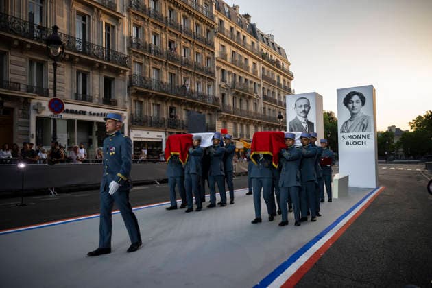 Ceremony to Induct Marc and Simonne Bloch at Pantheon - Paris Soldiers carry the cenotaphs of late Marc and Simonne Bloch during their induction ceremony at the Pantheon monument in Paris, France, 23 June 2026. Photo by Eliot Blondet ABACAPRESS.COM Paris France France  Copyright: xBlondetxEliot ABACAx
