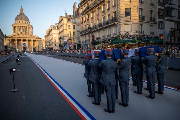 Ceremony to Induct Marc and Simonne Bloch at Pantheon - Paris Soldiers carry the cenotaphs of late Marc and Simonne Bloch during their induction ceremony at the Pantheon monument in Paris, France, 23 June 2026. Photo by Eliot Blondet ABACAPRESS.COM Paris France France  Copyright: xBlondetxEliot ABACAx
