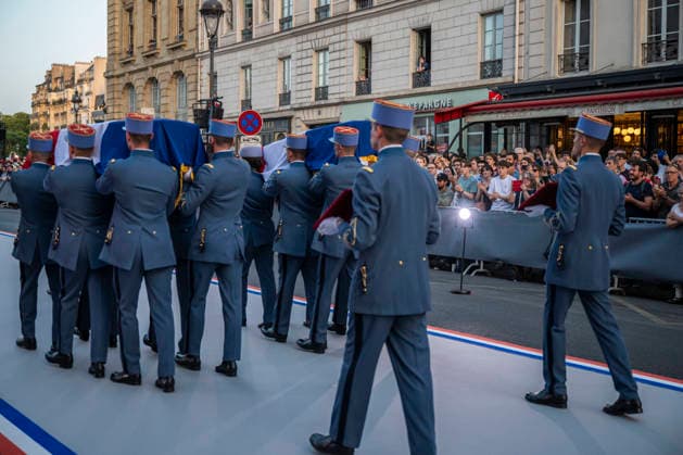 Ceremony to Induct Marc and Simonne Bloch at Pantheon - Paris Soldiers carry the cenotaphs of late Marc and Simonne Bloch during their induction ceremony at the Pantheon monument in Paris, France, 23 June 2026. Photo by Eliot Blondet ABACAPRESS.COM Paris France France  Copyright: xBlondetxEliot ABACAx