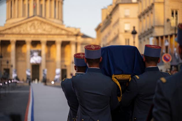 Ceremony to Induct Marc and Simonne Bloch at Pantheon - Paris Soldiers carry the cenotaphs of late Marc and Simonne Bloch during their induction ceremony at the Pantheon monument in Paris, France, 23 June 2026. Photo by Eliot Blondet ABACAPRESS.COM Paris France France  Copyright: xBlondetxEliot ABACAx