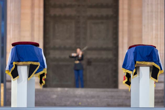 Ceremony to Induct Marc and Simonne Bloch at Pantheon - Paris Soldiers carry the cenotaphs of late Marc and Simonne Bloch during their induction ceremony at the Pantheon monument in Paris, France, 23 June 2026. Photo by Eliot Blondet ABACAPRESS.COM Paris France France  Copyright: xBlondetxEliot ABACAx