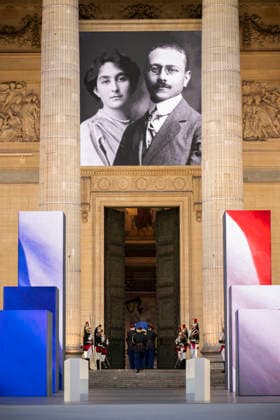 Ceremony to Induct Marc and Simonne Bloch at Pantheon - Paris Soldiers carry the cenotaphs of late Marc and Simonne Bloch during their induction ceremony at the Pantheon monument in Paris, France, 23 June 2026. Photo by Eliot Blondet ABACAPRESS.COM Paris France France  Copyright: xBlondetxEliot ABACAx