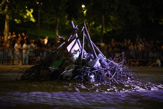 San Juan Bonfires Celebration in Tres Cantos Preparations for the traditional San Juan bonfires, on June 23, 2026, in Tres Cantos, Madrid, Spain. This iconic folk festival, which marks the arrival of the summer solstice and the shortest night of the year, brings together hundreds of residents in the public spaces of this Madrid municipality to participate in the lighting of the large bonfires, fireworks displays, and concerts. JUNE 24, 2026 SAN JUAN BONFIRES SAN JUAN BONFIRES Tres Cantos Madrid Tres Cantos Madrid, Spain,detected_source_language  Copyright: xRafaelxBastantex 7618405