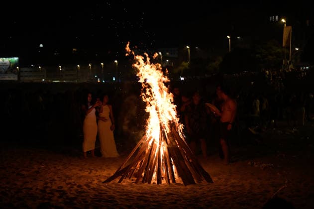 A Coruna Celebration of the traditional San Juan bonfires in A Coruna XXXX during the lighting of the traditional bonfires on the night of San Juan, June 23, 2026, in A Coruna, Galicia, Spain. This iconic A Coruna Celebration of the traditional San Juan bonfires in A Coruna XXXX during the lighting of the traditional bonfires on the night of San Juan, June 23, 2026, in A Coruna, Galicia, Spain. This iconic popular festival, designated a Festival of International Tourist Interest, brings together thousands of locals and visitors to light hundreds of bonfires and celebrate the magical night of the summer solstice, filling the city’s neighborhoods and main beaches with fire, tradition, music, and grilled sardines the neighborhoods and main be  Copyright: xM.xDylanx 7618428
