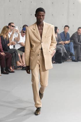 (260623) -- PARIS, June 23, 2026 -- A model presents a creation from the menswear Spring Summer 2027 collections by Saint Laurent during the Men Paris Fashion Week, in Paris, France, on June 23, 2026. (MeetEurope Handout via Xinhua) FRANCE-PARIS-MEN FASHION WEEK-YSL WuxHuiwo 