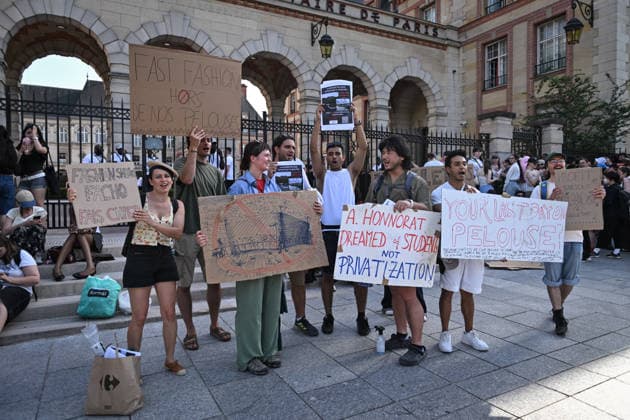 PFW - Protest against Louis Vuitton Runway in Paris FA Demonstrators protest against the Louis Vuitton fashion show in front of the Cite Universitaire in Paris during the Paris Fashion Week, on June 23, 2026. Photo by Firas Abdullah ABACAPRESS.COM Paris Ile-de-France France  Copyright: xAbdullahxFiras ABACAx