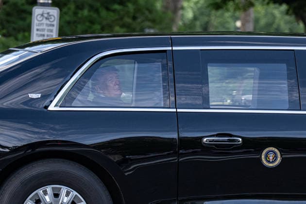 June 23, 2026, Washington, District Of Columbia, United States: President DONALD TRUMP returns to the White House after visiting a Mack Trucks manufacturing facility in Pennsylvania, where he delivered remarks focused on American manufacturing, jobs, and the economy. Washington United States  - ZUMAk206 20260623_znp_k206_009 Copyright: xMattxKaminskyx