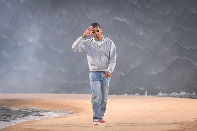 PFW - Louis Vuitton Runway in Paris FA US designer Pharrell Williams cheers the attendees at the end of the Spring Summer 2027 runway for his collection for Louis Vuitton during the Paris Fashion Week, on June 23, 2026. Photo by Firas Abdullah ABACAPRESS.COM Paris Ile-de-France France  Copyright: xAbdullahxFiras ABACAx