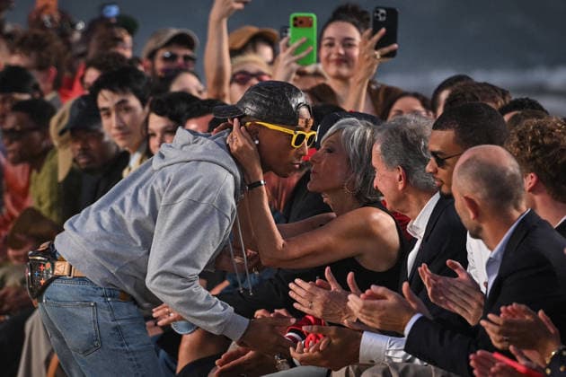 PFW - Louis Vuitton Runway in Paris FA US designer Pharrell Williams cheers the attendees at the end of the Spring Summer 2027 runway for his collection for Louis Vuitton during the Paris Fashion Week, on June 23, 2026. Photo by Firas Abdullah ABACAPRESS.COM Paris Ile-de-France France  Copyright: xAbdullahxFiras ABACAx