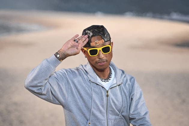 PFW - Louis Vuitton Runway in Paris FA US designer Pharrell Williams cheers the attendees at the end of the Spring Summer 2027 runway for his collection for Louis Vuitton during the Paris Fashion Week, on June 23, 2026. Photo by Firas Abdullah ABACAPRESS.COM Paris Ile-de-France France  Copyright: xAbdullahxFiras ABACAx