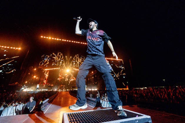 Linkin Park Concert at the Miguel Ríos Auditorium in Rivas Vaciamadrid, Madrid. Mike Shinoda of Linkin Park during a performance at the Miguel Ríos Auditorium on June 23, 2026, in Rivas Vaciamadrid, Madrid, Spain. The concert is part of the From Zero World Tour, the global tour with which the band returns to major stages nearly a decade after its last visit to Spain. The tour also serves to promote their eighth studio album, ‘From Zero,’ and to solidify the band’s new era with Emily Armstrong as lead vocalist alongside Mike Shinoda. Spain,detected_source_language  Copyright: xRicardoxRubiox 7618583